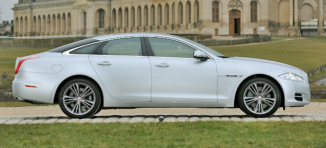 Superlatives run out for the superb looking and athletic new Jaguar XJ.